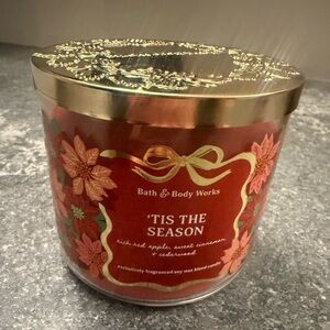 Bath & Bodyworks candle “Tis’ the Season” 14.5 oz